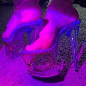 Unique Pleaser Heel Womens size 8 - WELL WORN Blue & Yellow with Clear Straps